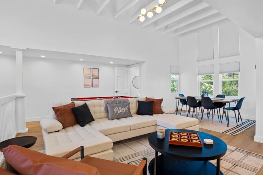 Building Photo - 4641 N 8th Pl