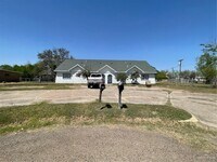 Building Photo - 1902 Charles Cir