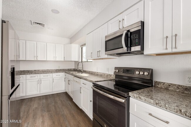 Building Photo - 15604 E Mustang Dr