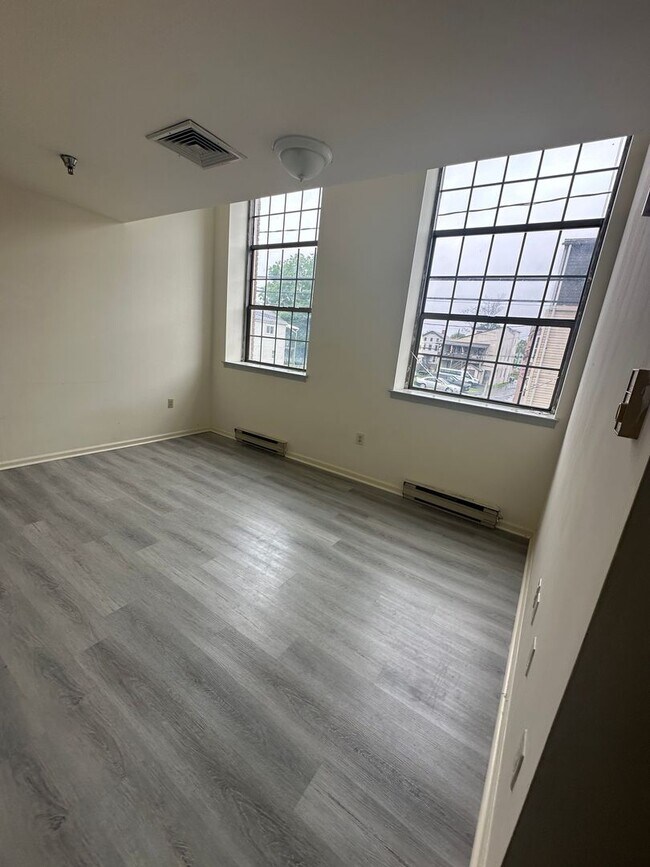 Building Photo - 149 Wilson St