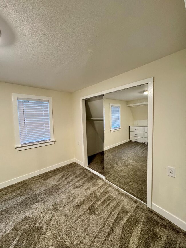 Building Photo - 620 Kirkwood Ave