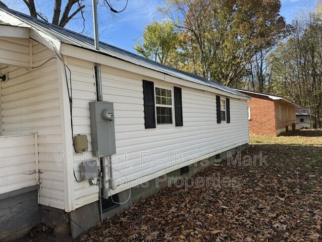 Building Photo - 1403 Elm St