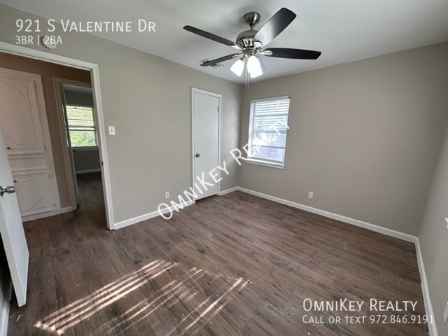 Building Photo - 921 S Valentine Dr