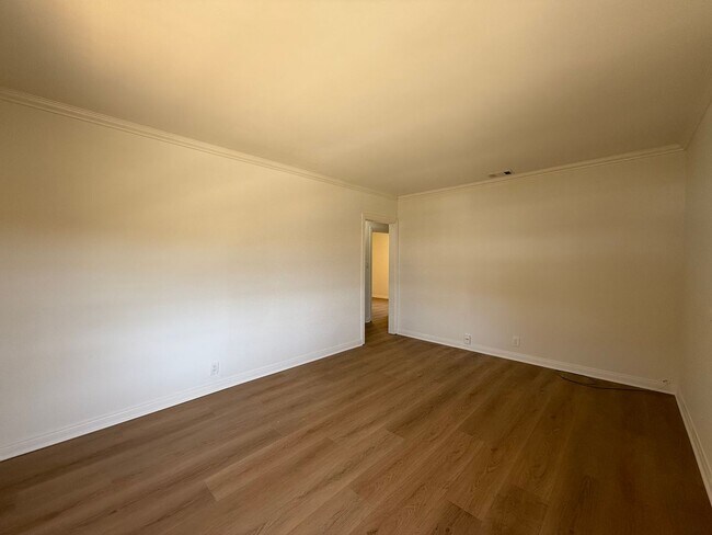 Building Photo - 321 - 1221-1223 West Ramona LLC
