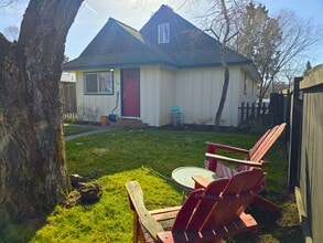 Building Photo - Bring the Pets!  Midtown 2 Bdrm Cottage, w/Den, 2 bath, All Appliances incl washer/dryer, Storage