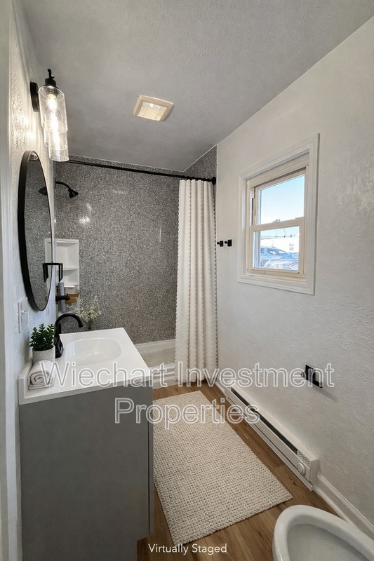 Building Photo - 867 W Spring St