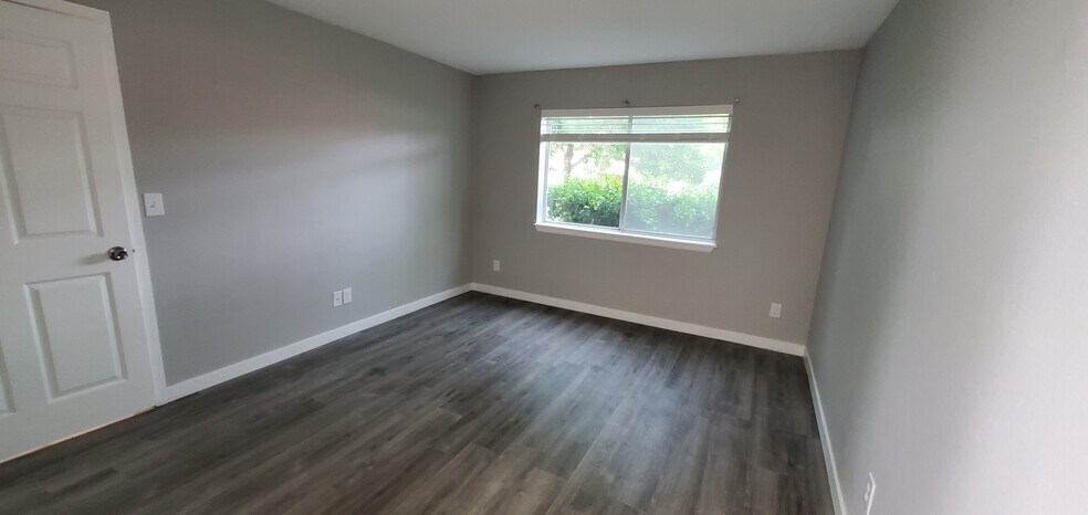 Building Photo - 4840 Twin Lakes Rd