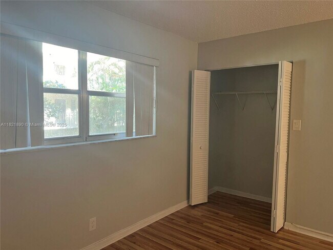 Building Photo - 3300 Spanish Moss Terrace