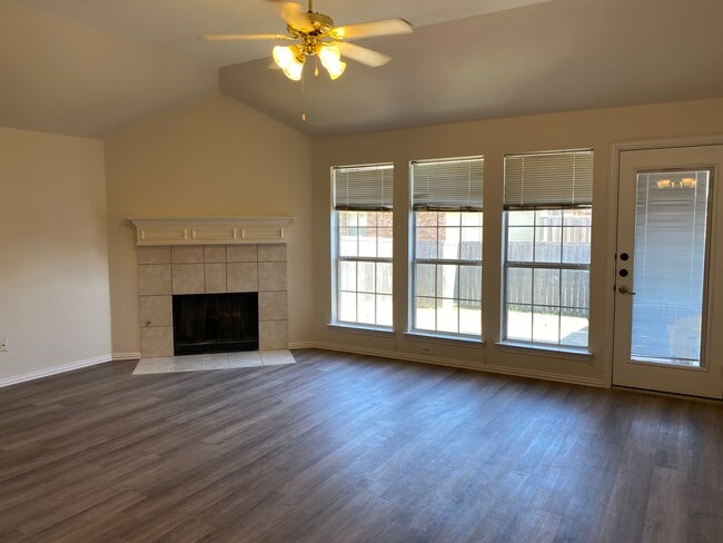 Building Photo - 5205 Crossvine Ln