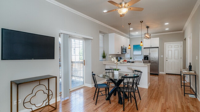 Building Photo - 3710 W Wrightwood Ave