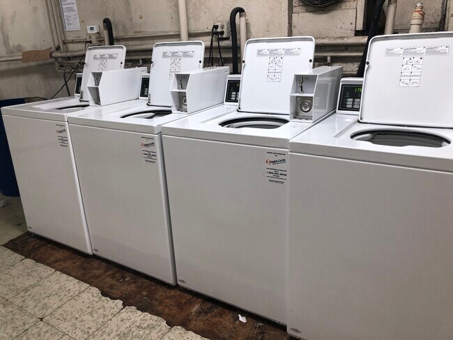 Building Photo - 147 Main St