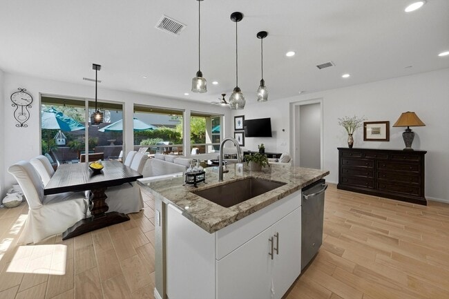Building Photo - 51811 Golden Eagle Dr