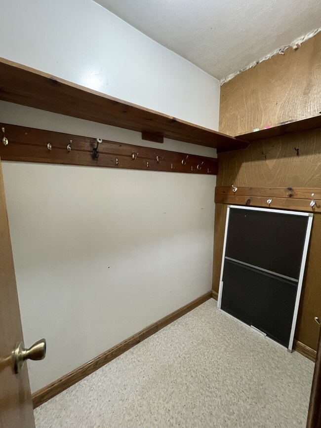 Building Photo - 7094 N 550 E