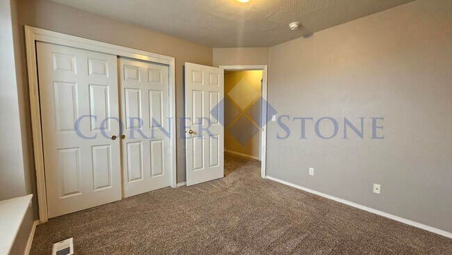 Building Photo - Beautiful Home with Separate Office/Bonus Room!
