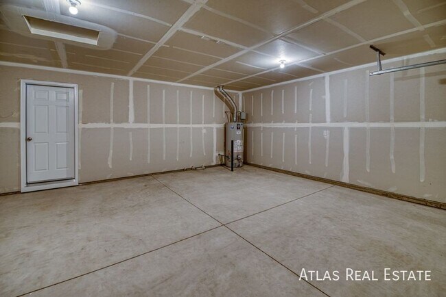 Building Photo - 4 WEEKS FREE RENT IF MOVED IN BY 4/30! Ope...