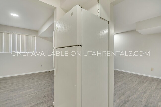 Building Photo - 249 S 700 E
