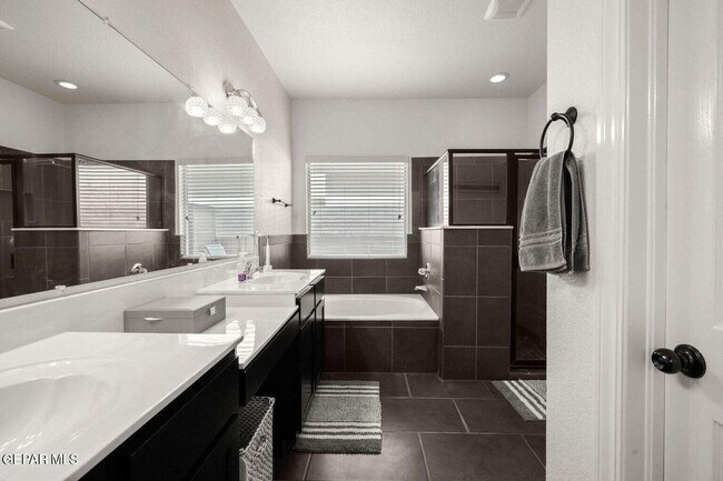 Building Photo - 2225 Glitter Point