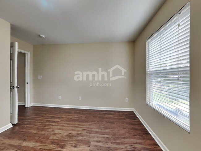 Building Photo - 160 Hamilton Grove Dr