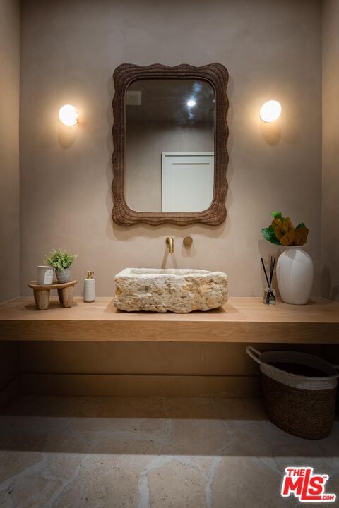 Building Photo - 11748 La Maida St