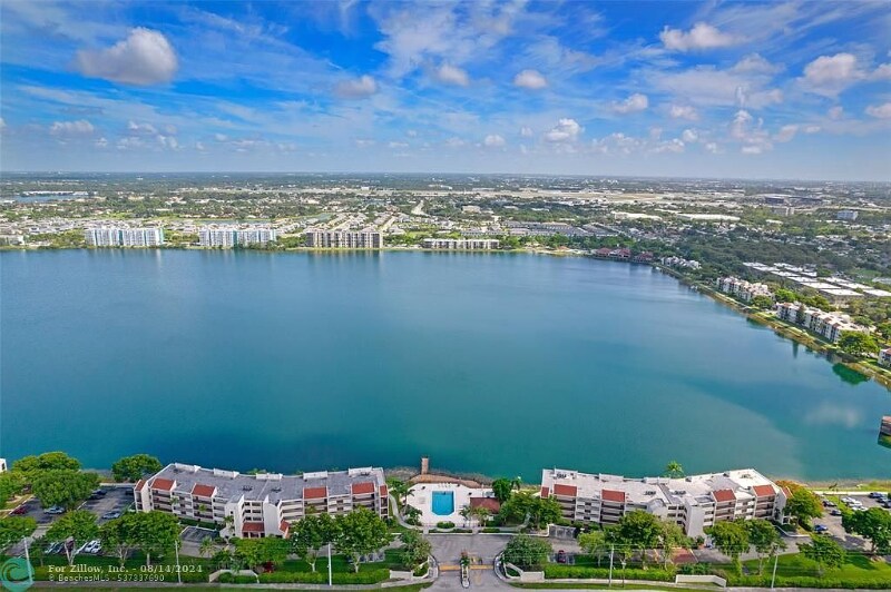 Building Photo - 118 Lake Emerald Dr