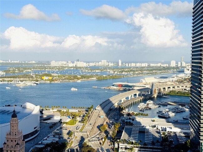 Building Photo - 121 NE 5th St