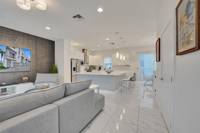 Building Photo - 1371 N Ocean Blvd