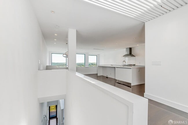 Building Photo - 69 Uranus Terrace