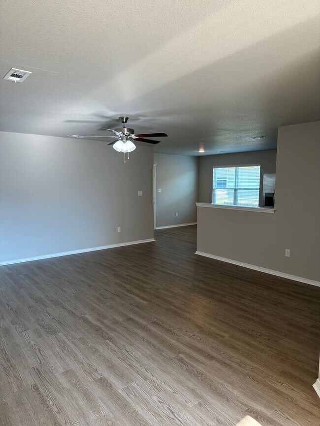 Building Photo - 117 Logan Dr