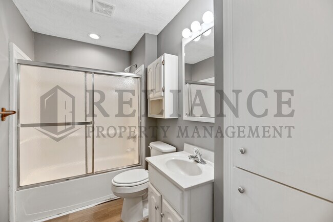 Building Photo - 2231 S Hiram St