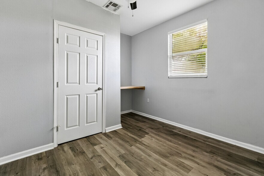 Building Photo - 3540 Clermont Dr