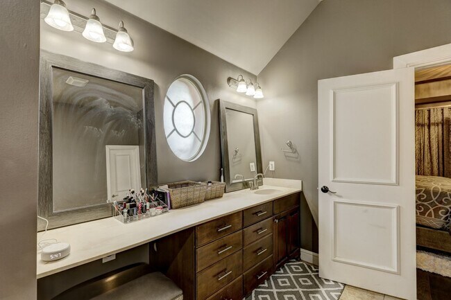 Building Photo - Luxury home in Oak Tree Park with a pool/tennis court/playground/walking trails - Edmond North Hi...