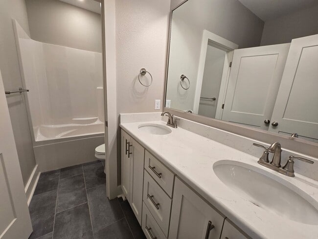 Building Photo - 5009 Springwood Cir