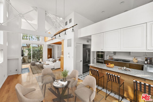 Building Photo - 1011 Pacific St