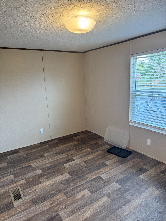 Building Photo - 2 bed 2 bath in Fair Play