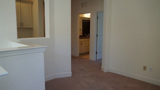 Building Photo - Beautiful 3 Bed, 2.5 Bath in Desirable Dia...