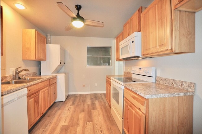 Building Photo - COMING SOON! FOR LEASE! Nice Remodeled - 3...