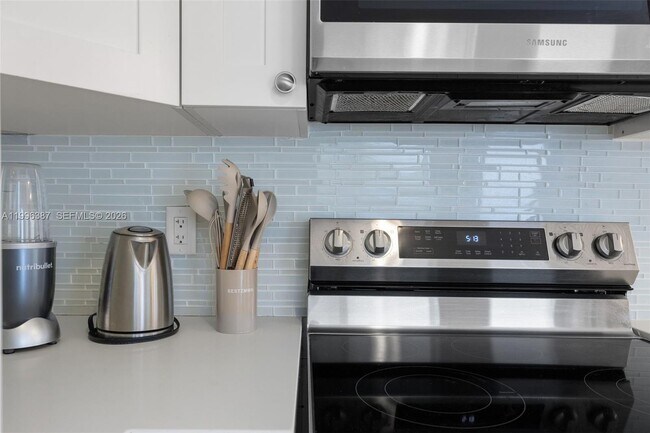 Building Photo - 1286 NE 109th St