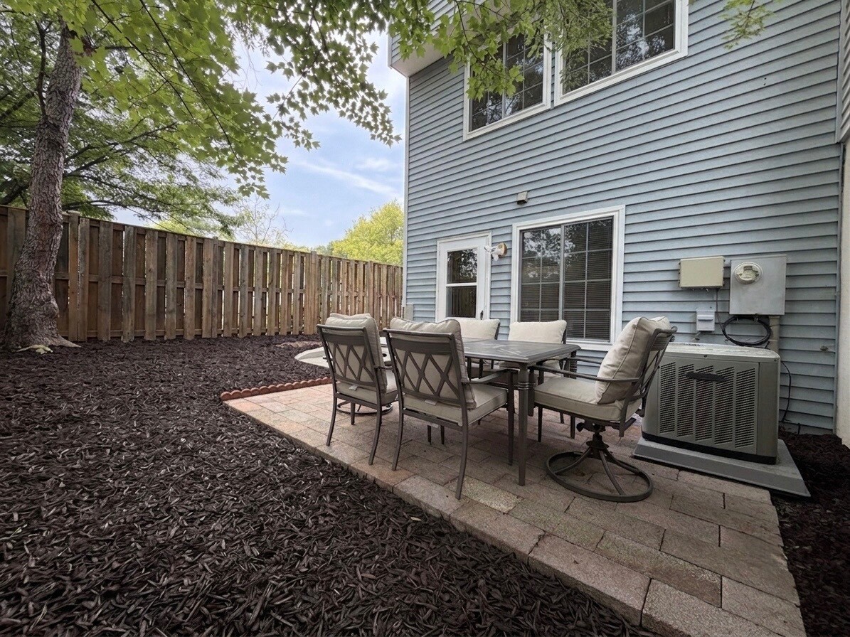 Building Photo - 2853 Middleboro Dr