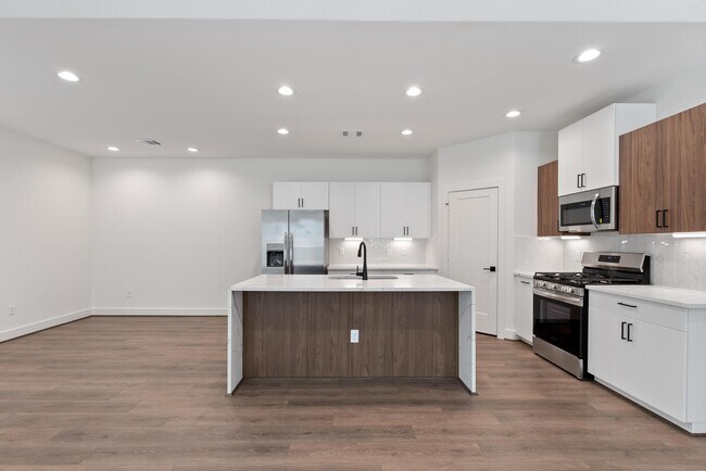 Building Photo - 2759 Sunny Briar Dr