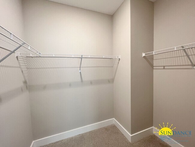 Building Photo - Beautiful 3 Bedroom 2.5 Bathroom Townhome with Garage!