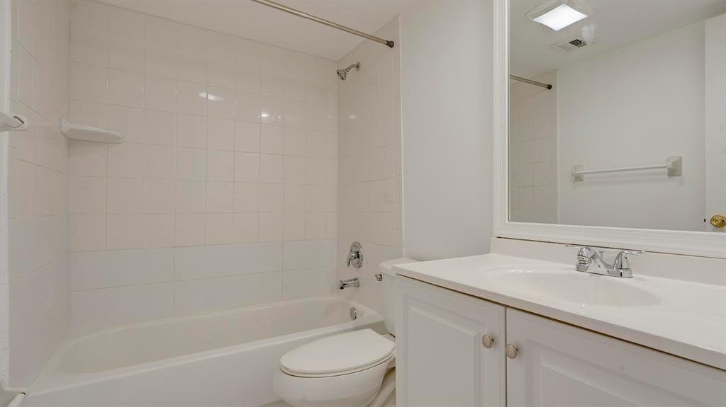 Building Photo - 3201 Coral Ridge Dr