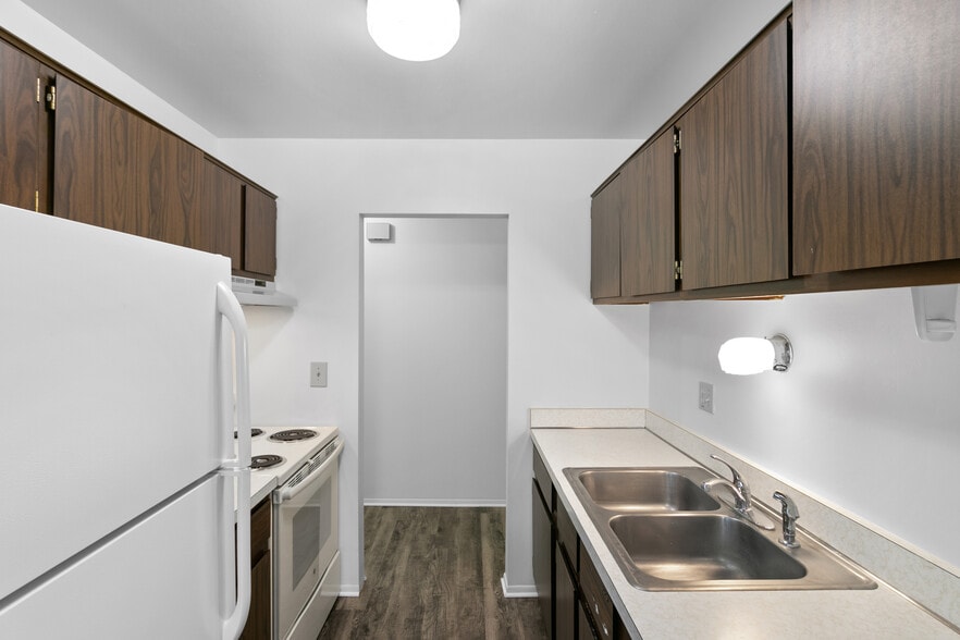 Primary Photo - Pinckney Apartments