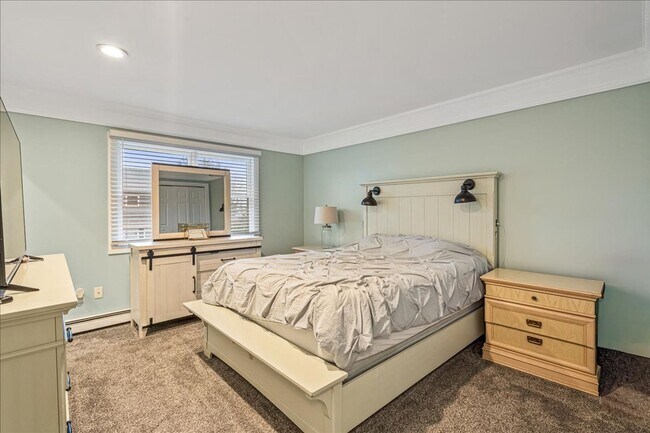 Building Photo - Immaculate 3 Bedroom & 2 Bathroom