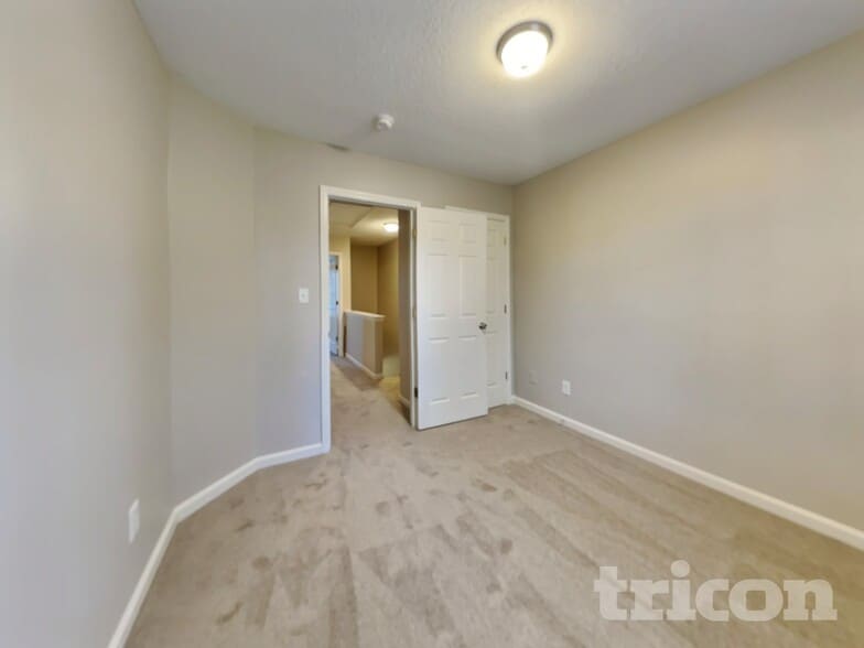 Building Photo - 4409 Woodlawn Dr