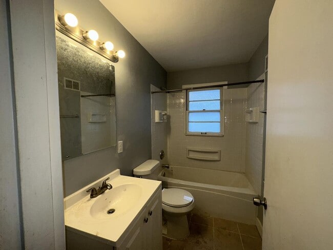 Building Photo - Lovely 2 Bedroom / 2 Bath for Rent - Section 8 Welcome