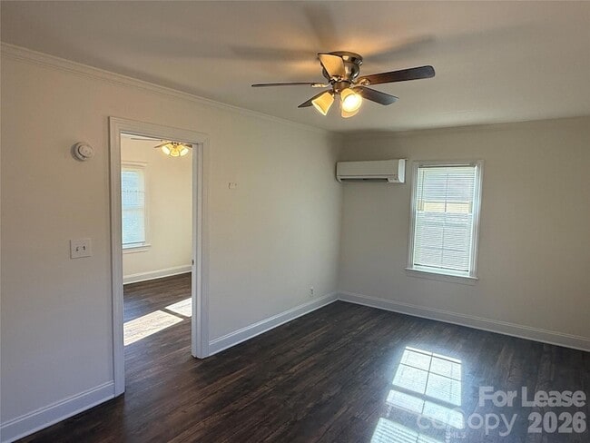 Building Photo - 2203 Highland St