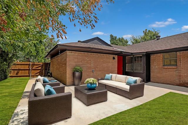 Building Photo - 1842 Hood St