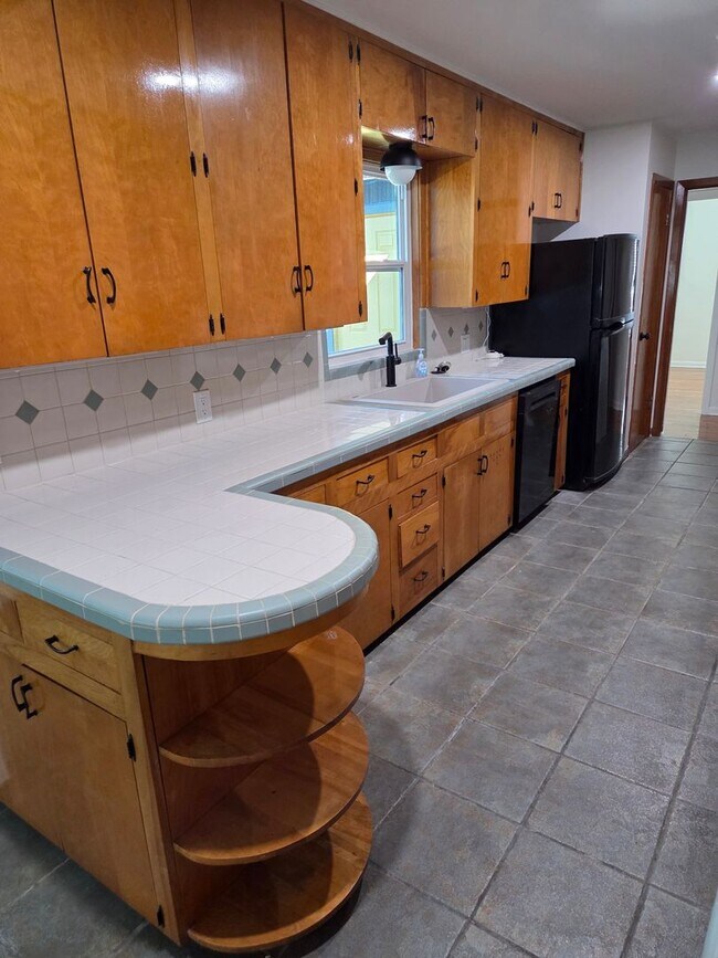 Building Photo - Travis Heights