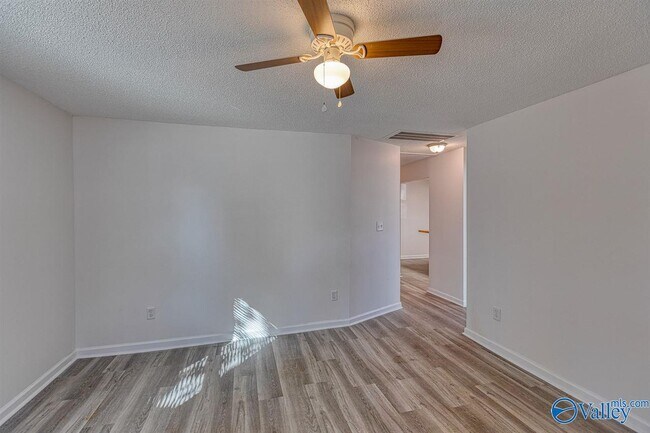 Building Photo - 2910 2nd Ave NW