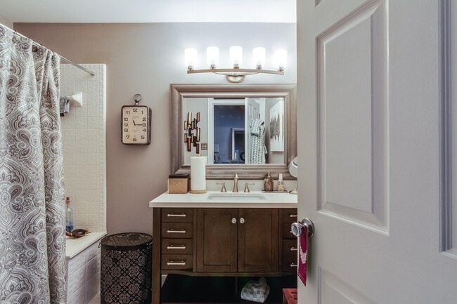 Building Photo - 1986 Eastend Dr